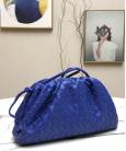 Сумка Bottega Veneta Pouch Blue Woven Clutch